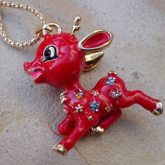 Red Enamel Reindeer Daisy Jewel Cute Festive Christmas Holiday Kitsch Necklace - Picture 2 of 8